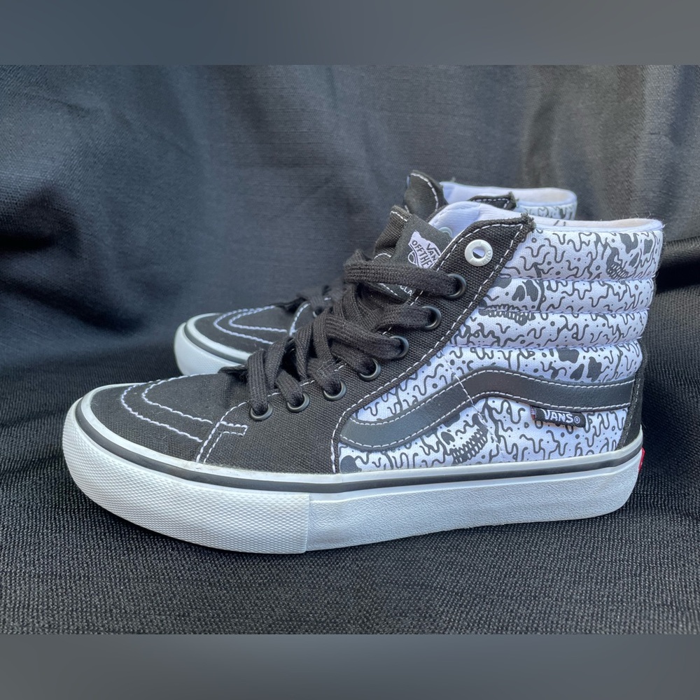 Limited edition sketchy tank x vans